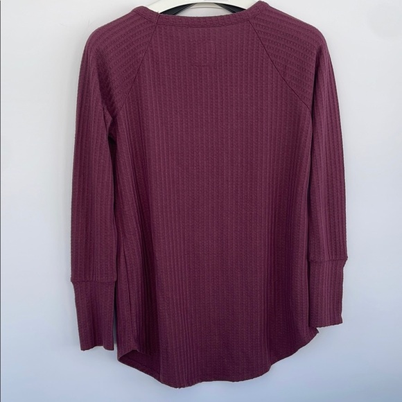 Chaser Women's Waffle Knit Thermal Top Burgundy with Buttoned Sleeves Medium - Picture 7 of 11